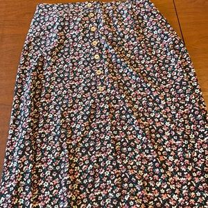 Pre owned floral skirt good condition with buttons